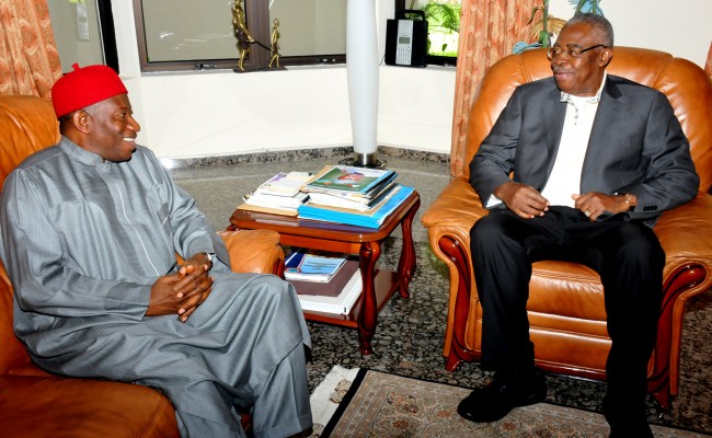 President Goodluck Jonathan (l) with the former Defence Minister, Gen. Theophilus Danjuma